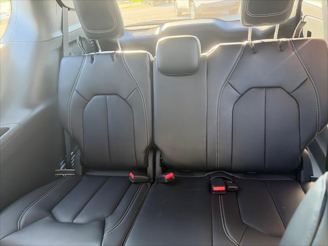 2027 Chrysler Pacifica LX