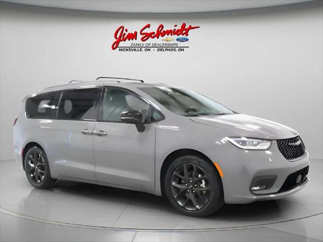 2025 Chrysler Pacifica Limited for sale in Hicksville, OH