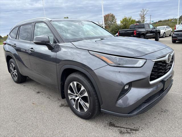 Used 2022 Toyota Highlander XLE For Sale in Jackson, MI