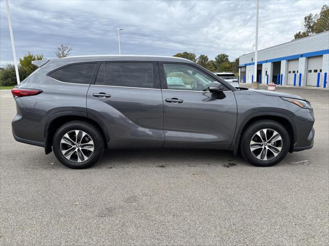 Used 2022 Toyota Highlander XLE For Sale in Jackson, MI