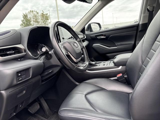 Used 2022 Toyota Highlander XLE For Sale in Jackson, MI