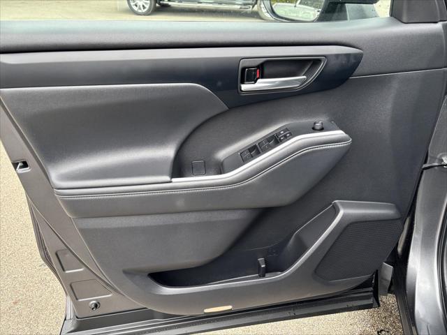 Used 2022 Toyota Highlander XLE For Sale in Jackson, MI