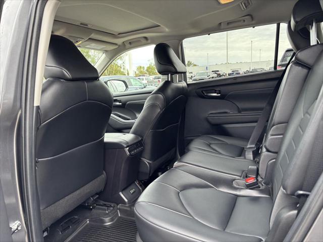 Used 2022 Toyota Highlander XLE For Sale in Jackson, MI