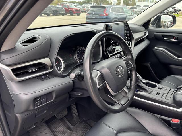 Used 2022 Toyota Highlander XLE For Sale in Jackson, MI