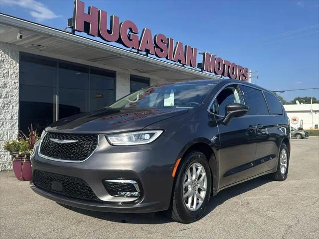 2023 Chrysler Pacifica Touring L for sale in Sturtevant, WI