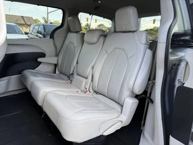 2017 Chrysler Pacifica Touring-L