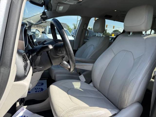2017 Chrysler Pacifica Touring-L