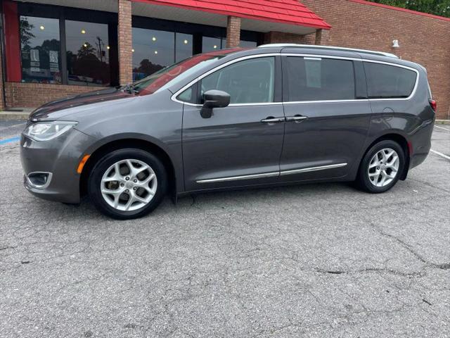 2017 Chrysler Pacifica Touring-L Plus