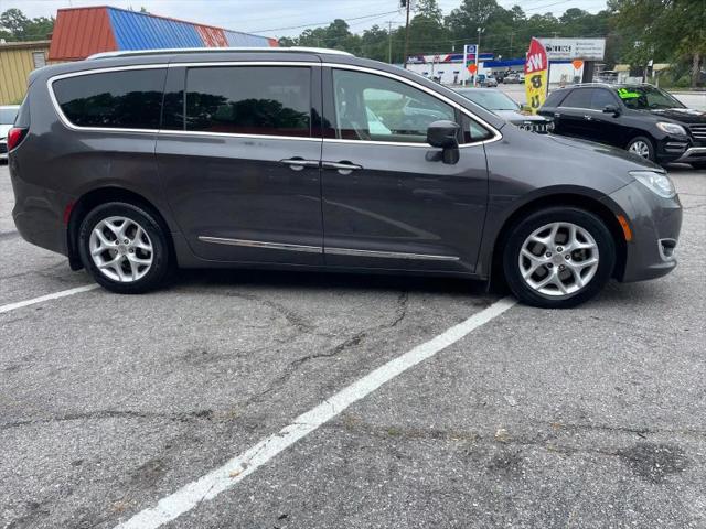2017 Chrysler Pacifica Touring-L Plus