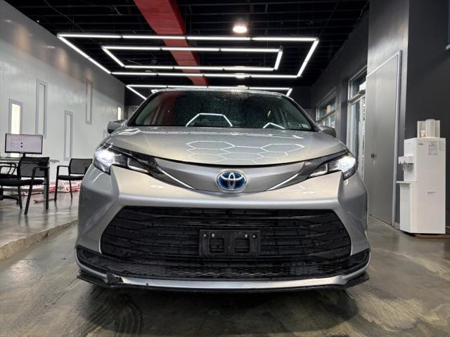 2022 Toyota Sienna LE for sale in Montgomery, NY
