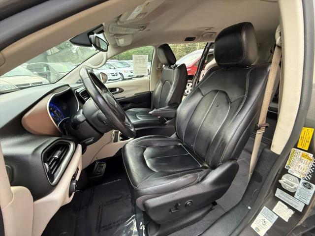 2017 Chrysler Pacifica Touring-L
