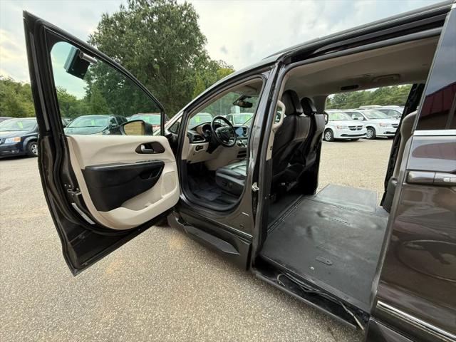 2017 Chrysler Pacifica Touring-L