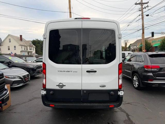 2015 Ford Transit Medium Roof w/Sliding Side Door w/LWB