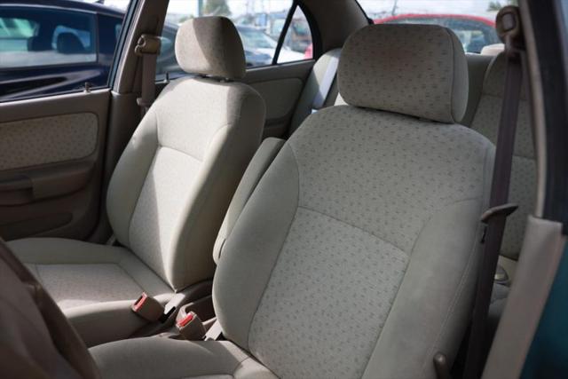 2003 Kia Rio Base