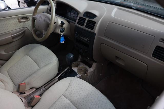 2003 Kia Rio Base