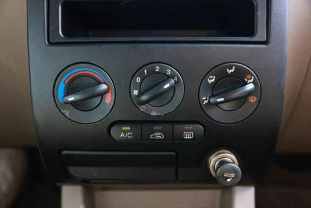 2003 Kia Rio Base