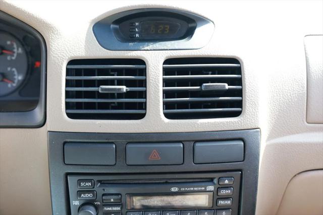2003 Kia Rio Base