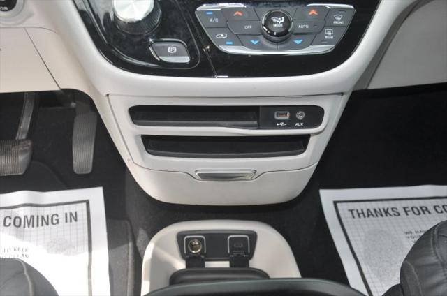 2017 Chrysler Pacifica Touring-L