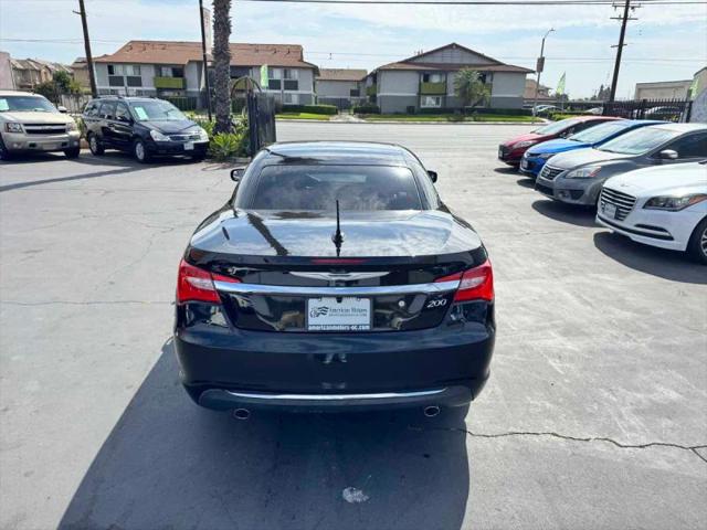 2013 Chrysler 200 Limited