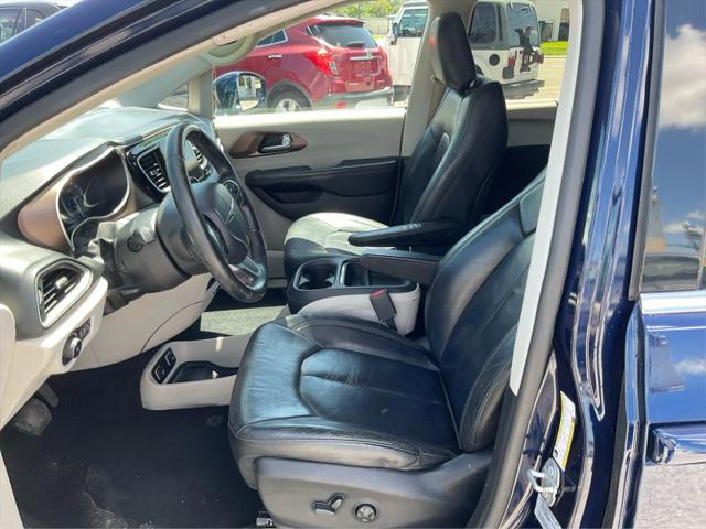 2017 Chrysler Pacifica Touring-L