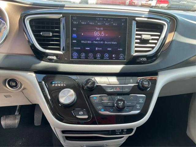 2017 Chrysler Pacifica Touring-L