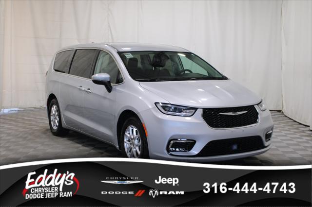 2023 Chrysler Pacifica Touring L for sale in Wichita, KS