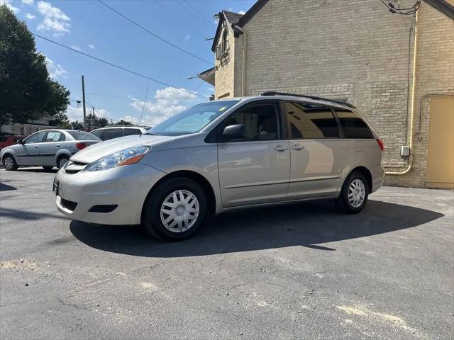 2008 Toyota Sienna LE for sale in Watertown, WI