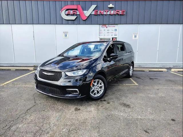 2023 Chrysler Pacifica Touring for sale in Lansing, MI