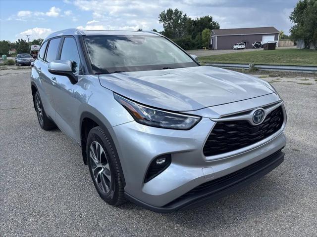 2023 Toyota Highlander Hybrid XLE for sale in Wayland, MI