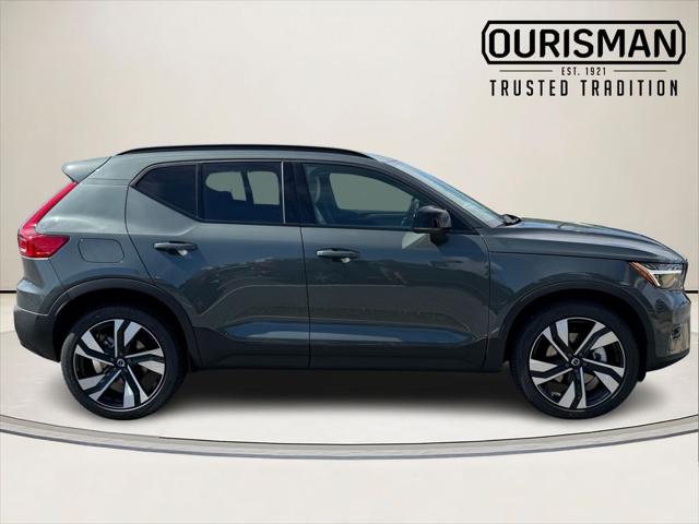 2026 Volvo XC40 Plus, B5 AWD Gas mild hybrid, Dark