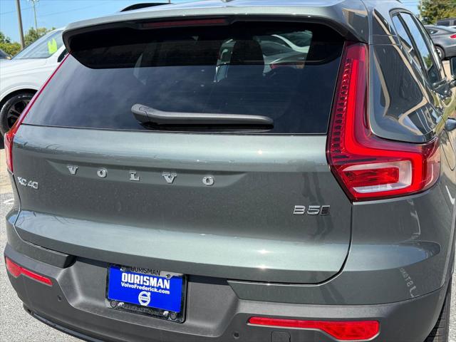 2026 Volvo XC40 Plus, B5 AWD Gas mild hybrid, Dark