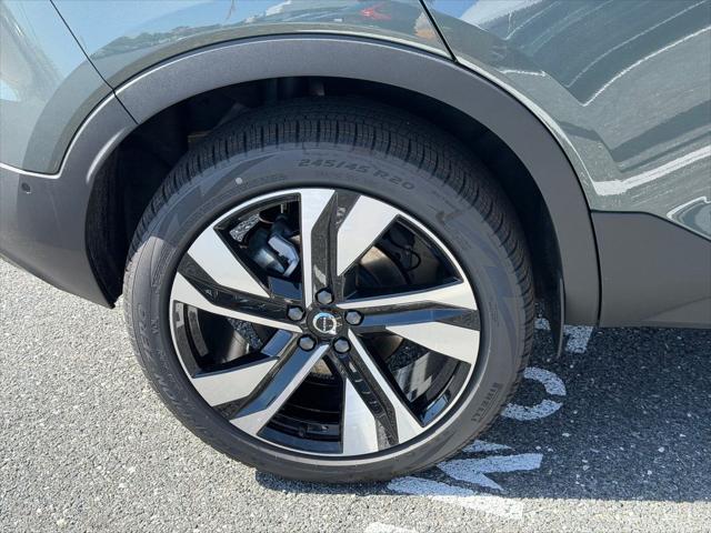 2026 Volvo XC40 Plus, B5 AWD Gas mild hybrid, Dark