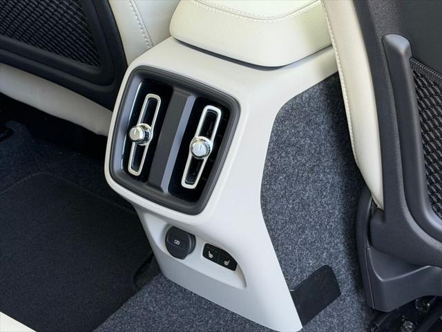 2026 Volvo XC40 Plus, B5 AWD Gas mild hybrid, Dark