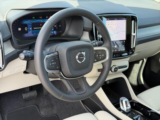 2026 Volvo XC40 Plus, B5 AWD Gas mild hybrid, Dark