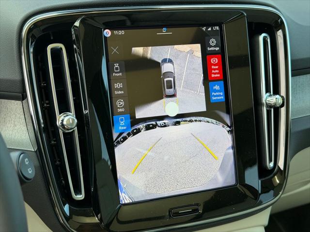 2026 Volvo XC40 Plus, B5 AWD Gas mild hybrid, Dark