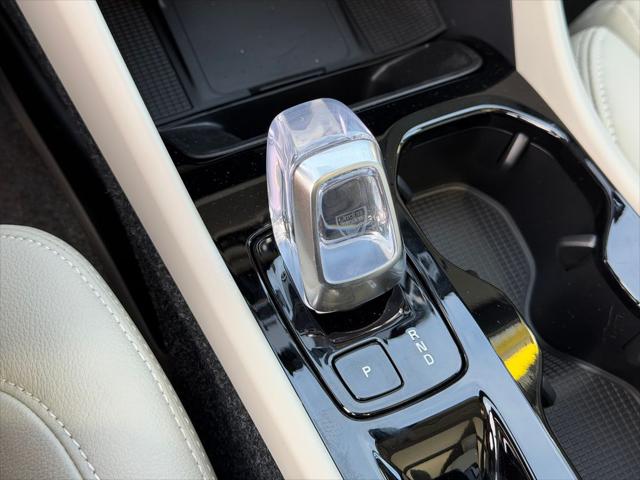 2026 Volvo XC40 Plus, B5 AWD Gas mild hybrid, Dark