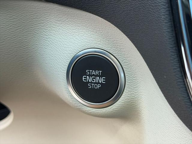 2026 Volvo XC40 Plus, B5 AWD Gas mild hybrid, Dark