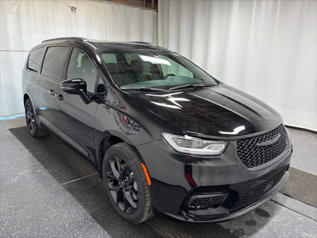 2026 Chrysler Pacifica Select AWD