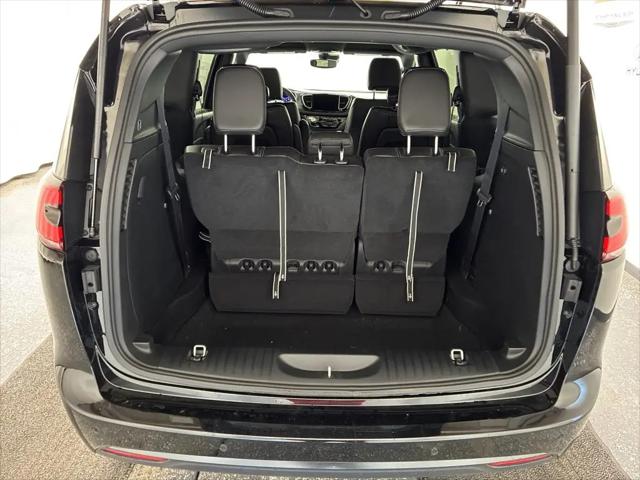 2026 Chrysler Pacifica Select AWD
