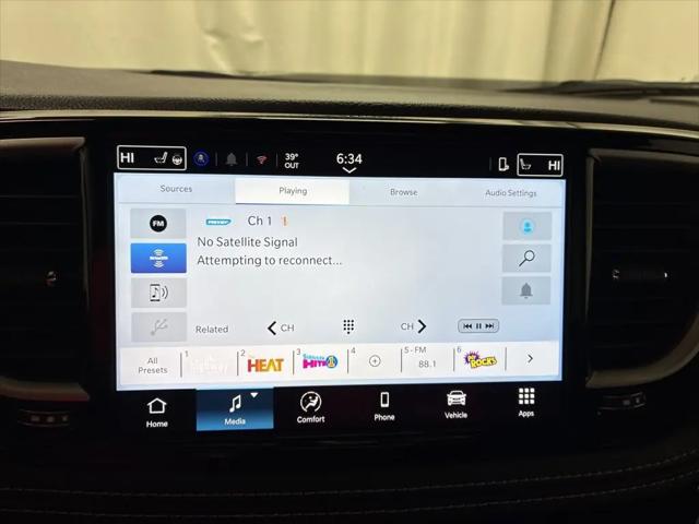 2026 Chrysler Pacifica Select AWD