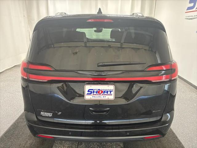 2026 Chrysler Pacifica Select AWD