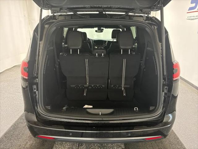 2026 Chrysler Pacifica Select AWD