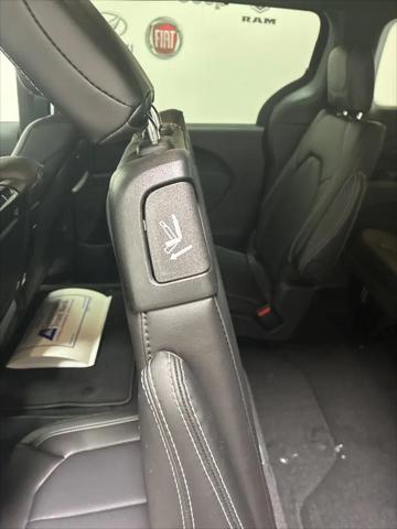 2026 Chrysler Pacifica Select AWD