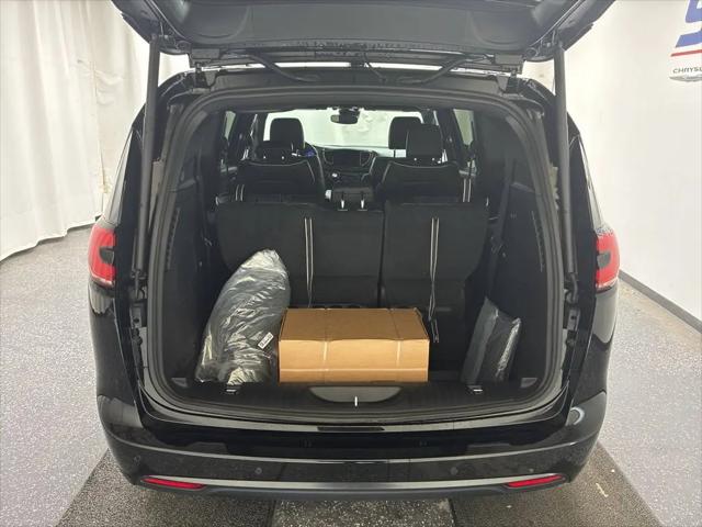 2027 Chrysler Pacifica Limited AWD