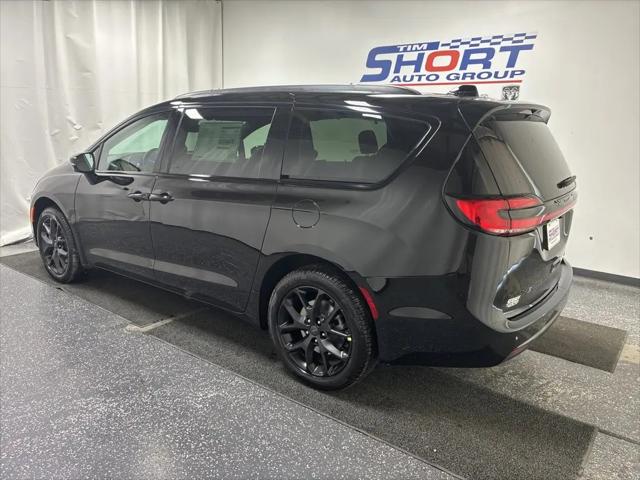 2027 Chrysler Pacifica Limited AWD