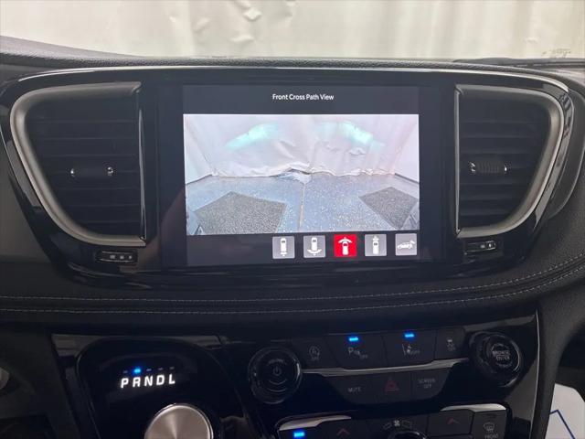 2027 Chrysler Pacifica Limited AWD