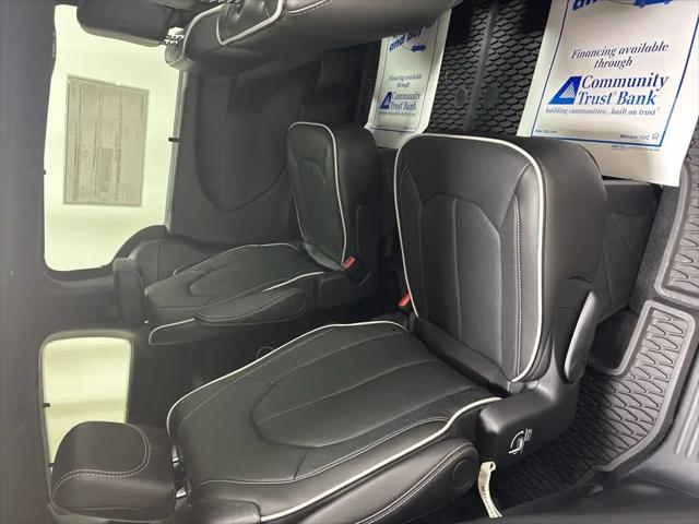 2027 Chrysler Pacifica Limited AWD