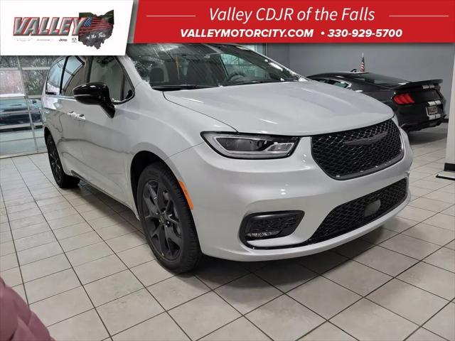 2026 Chrysler Pacifica Select AWD for sale in Cuyahoga Falls, OH