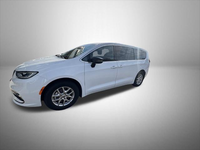2025 Chrysler Pacifica Select for sale in Sioux City, IA