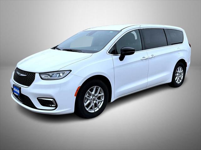 2025 Chrysler Pacifica Select for sale in Sioux City, IA